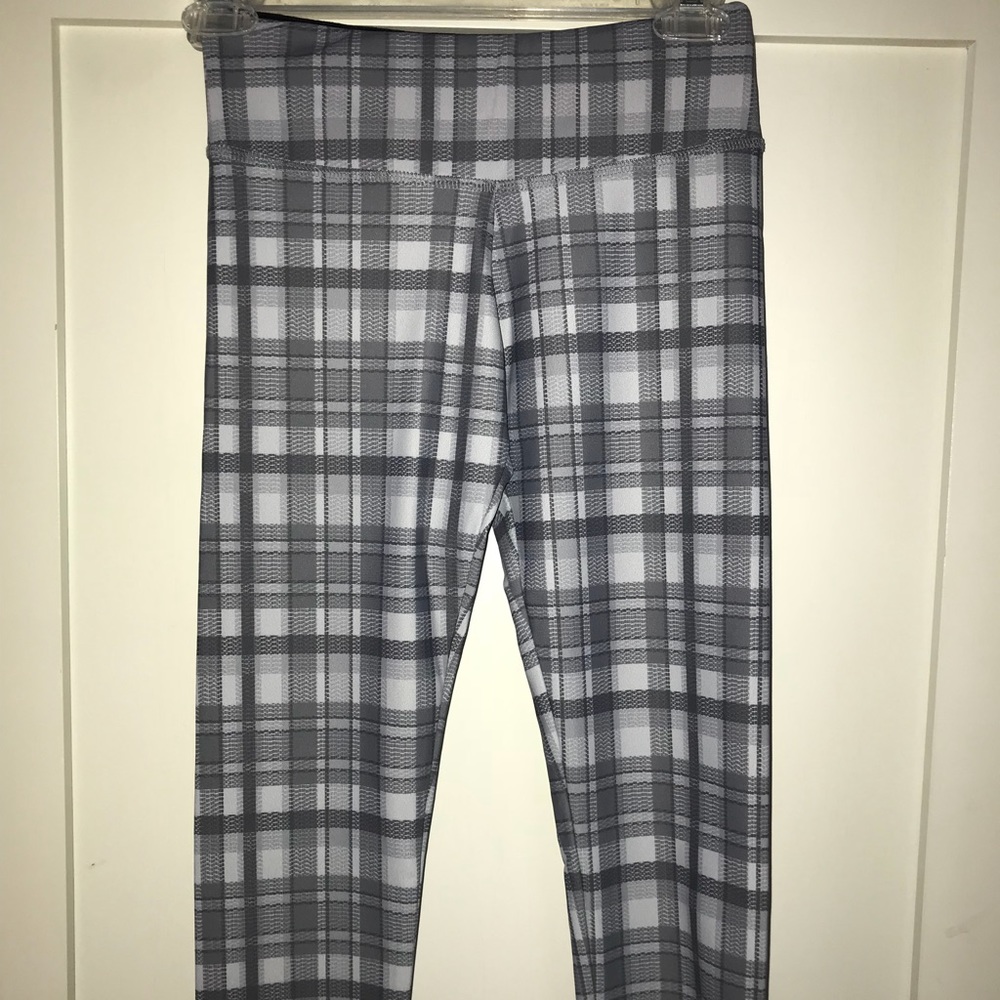 Plaid print cropped leggings